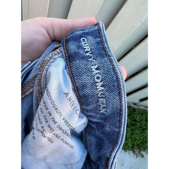 AMERICAN EAGLE Curvy Mom Jeans Light Wash Distressed Size 2 - Picture 3 of 6
